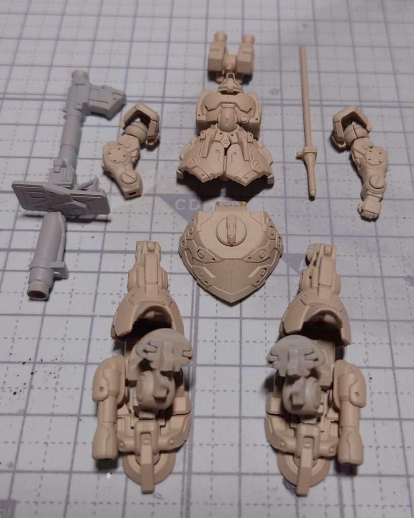 本体のサンドブラウンとブラウンをラッカー塗装後に細部をエナメルとシタデルで筆塗りしました。