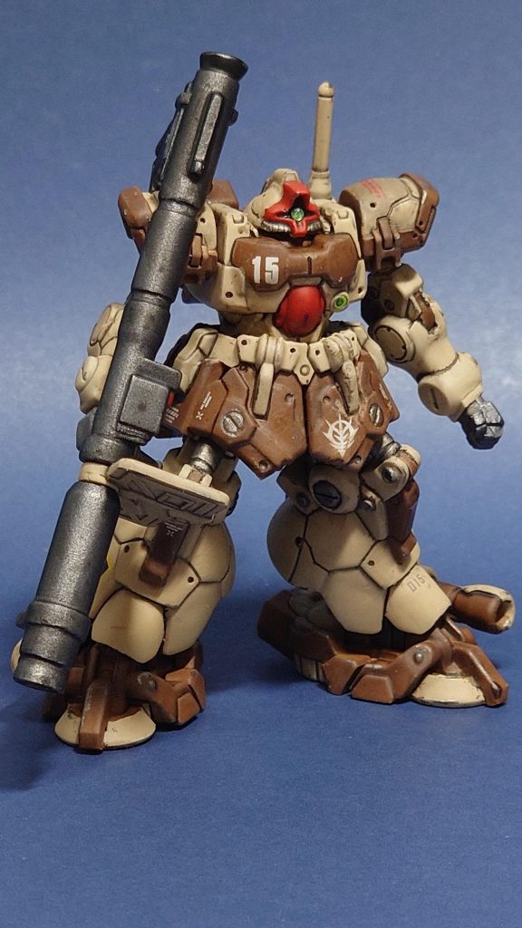 正面。プロポーション良いですね。モノアイはWAVE製です。