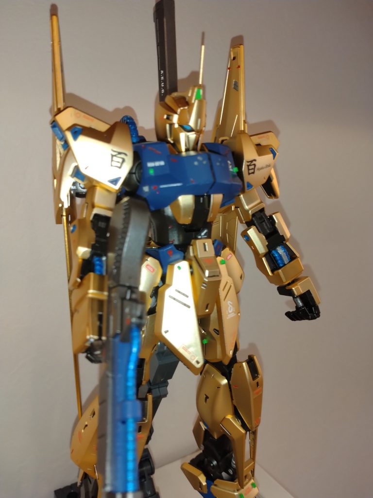 赤いパーツを青にカラーチェンジしています。