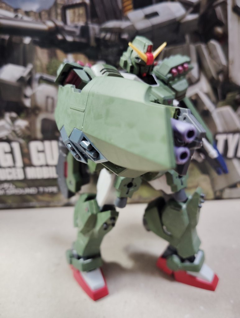 メイン兵装の二連装ビームライフル、そこに付属のグレネードランチャー