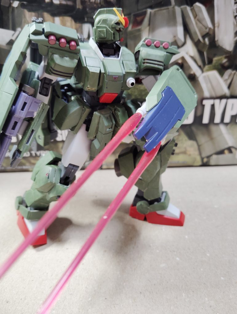 シールド内二連装ビームサーベル、