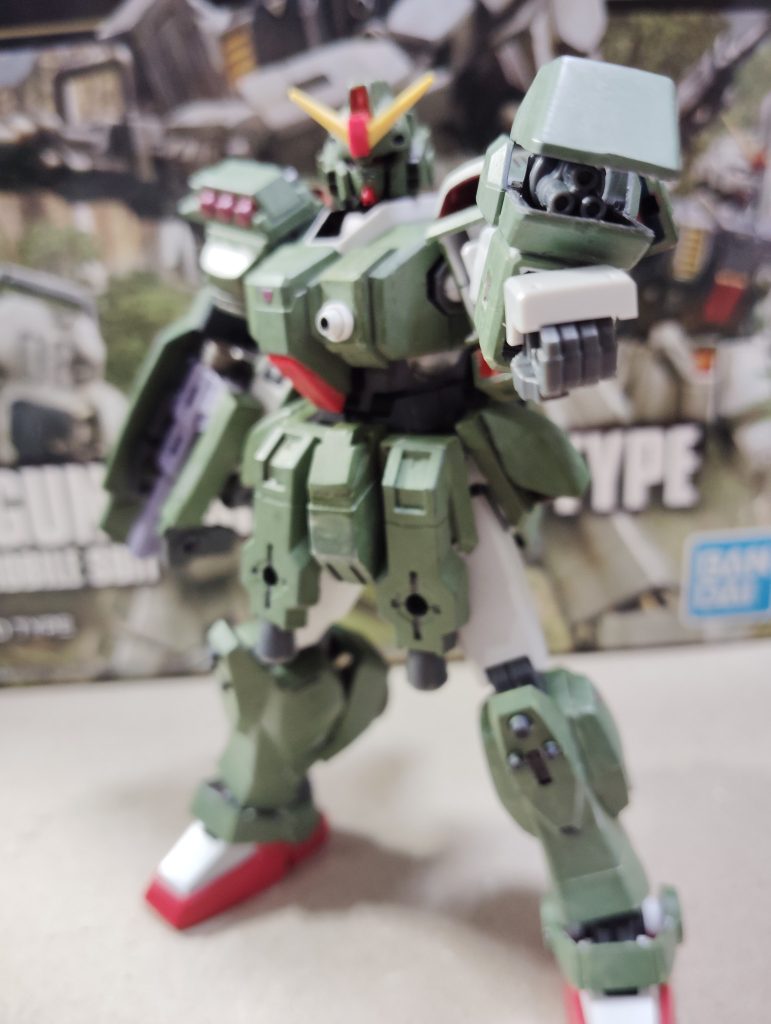 敵機を蜂の巣に出来る腕部ガトリング