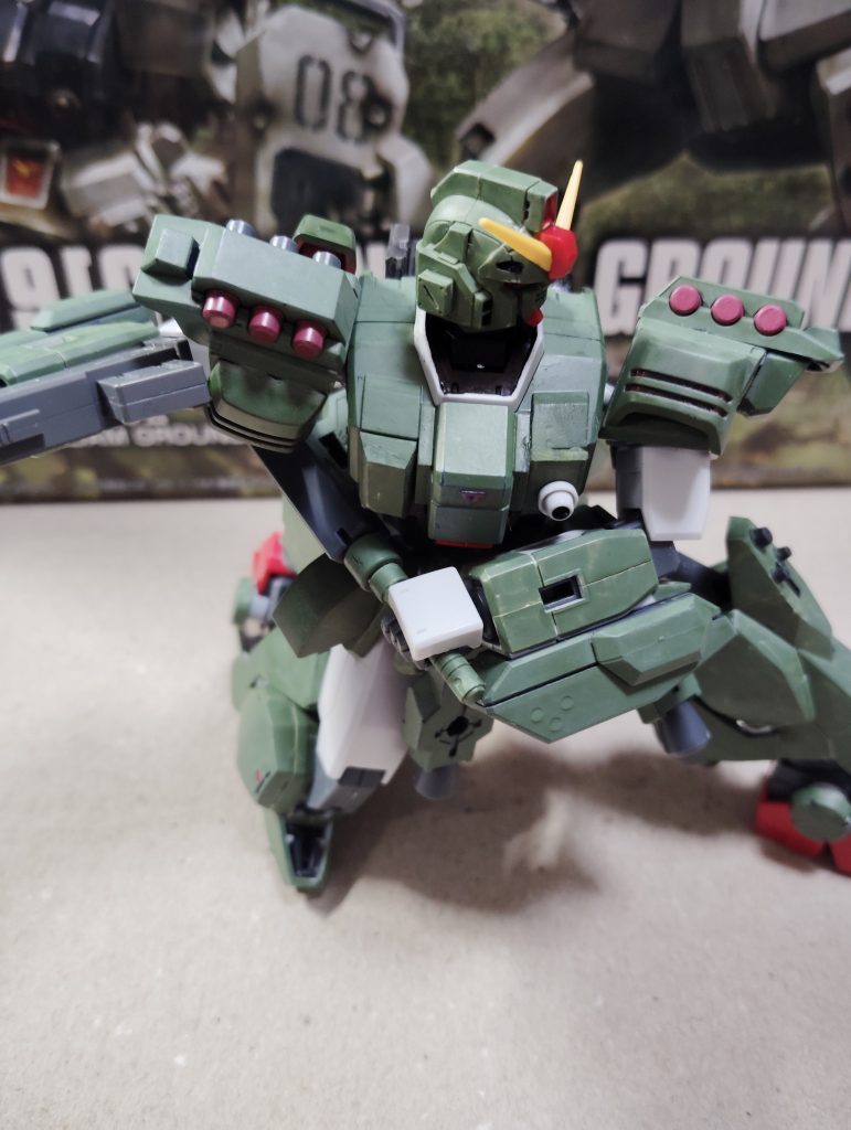 ビームサーベルが付いているアームは自由な抜刀を補助