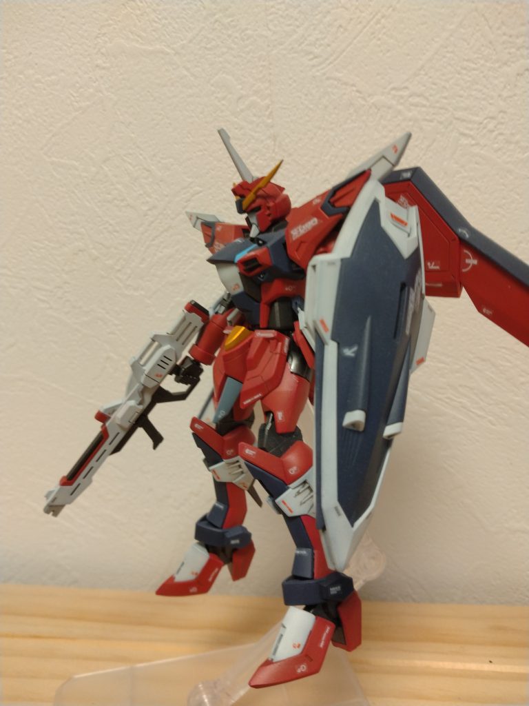 ライジングフリーダムほど塗り分け不要で良キットです。ライフル塗り分けたくらいだったかな、、記憶にないので簡単だったのでしょう。