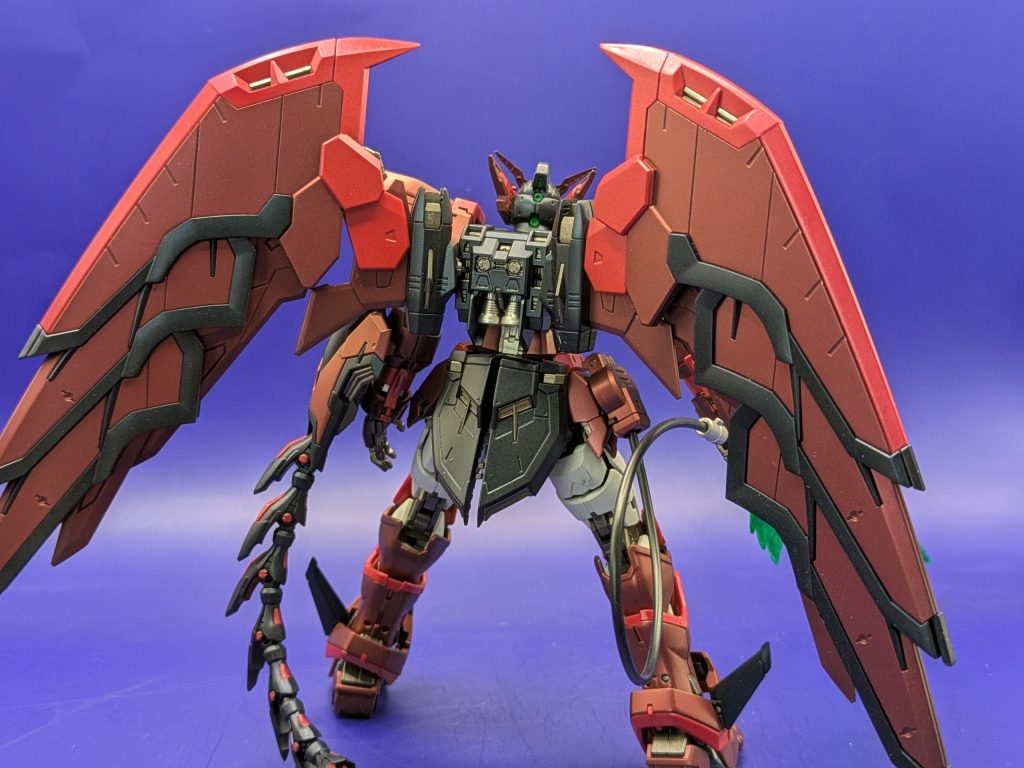 モビルアーマー形態にしたら塗装が少し剥げたので、後姿です😓RGは筋彫り追加しなくても後姿まで情報量多いから色んなアングルで見れますね