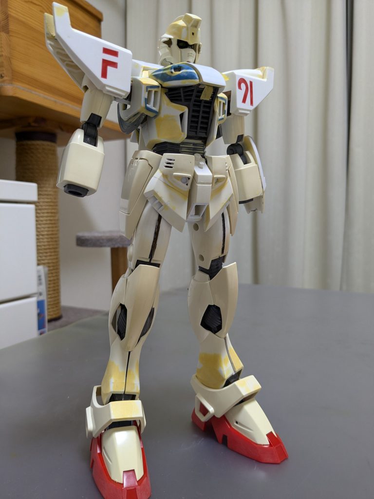 主に胸周りを大きくしたく、また股関節を下げました。胴も一段追加しました。顔は目尻を上げて小顔化です。