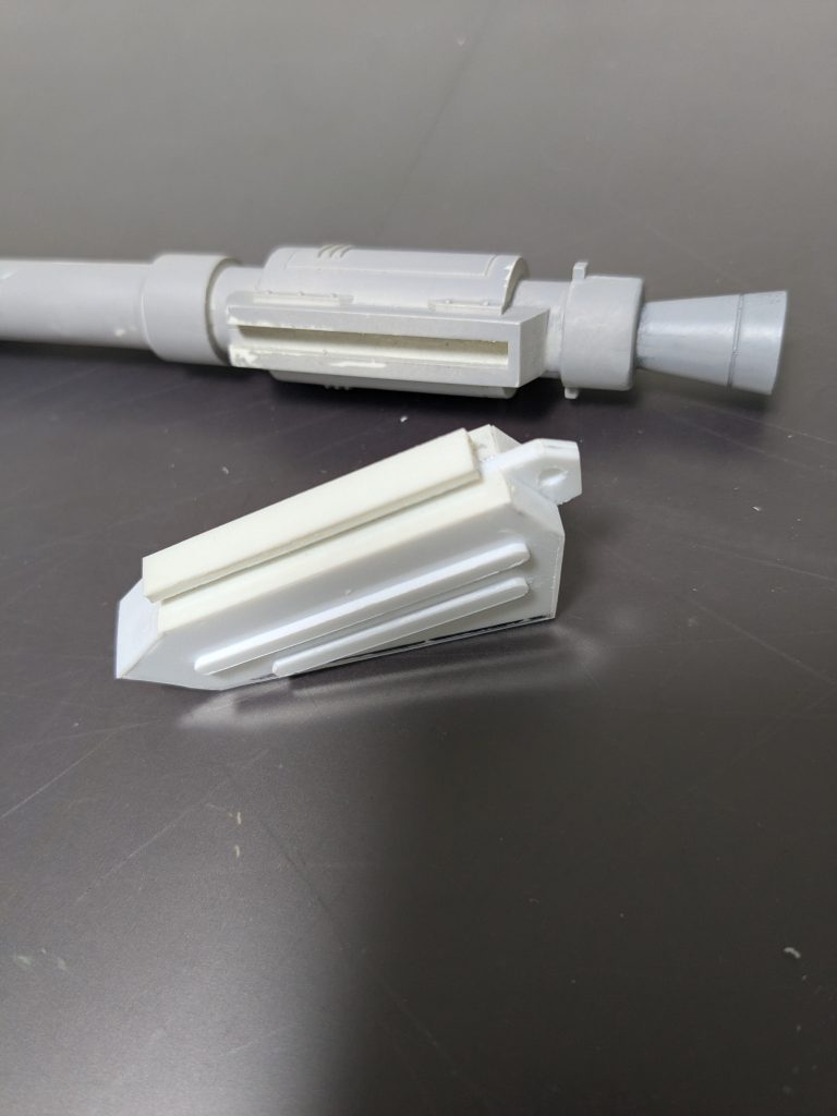 エネルギーパックが無かったので作りました。肩に干渉しない様、前後両方からさせる様にしました。