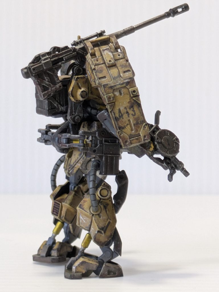 今回はエアブラシも使ってキレイに塗ったのに汚してしまった。