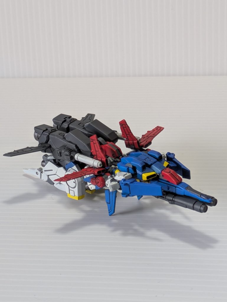 肩のアーマーは、まっすぐだとなんか四角く見えるので内に絞りました。