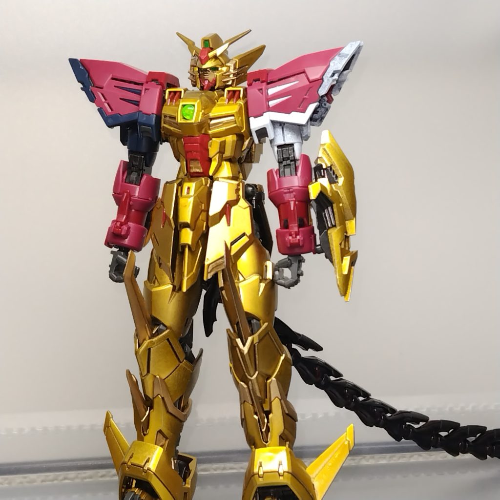 基本缶スプレー塗装の為、ウイングと本体をここまで塗った時点で使い切ってしまい追加で購入する事に…全身塗装は一本じゃ足りないですね。