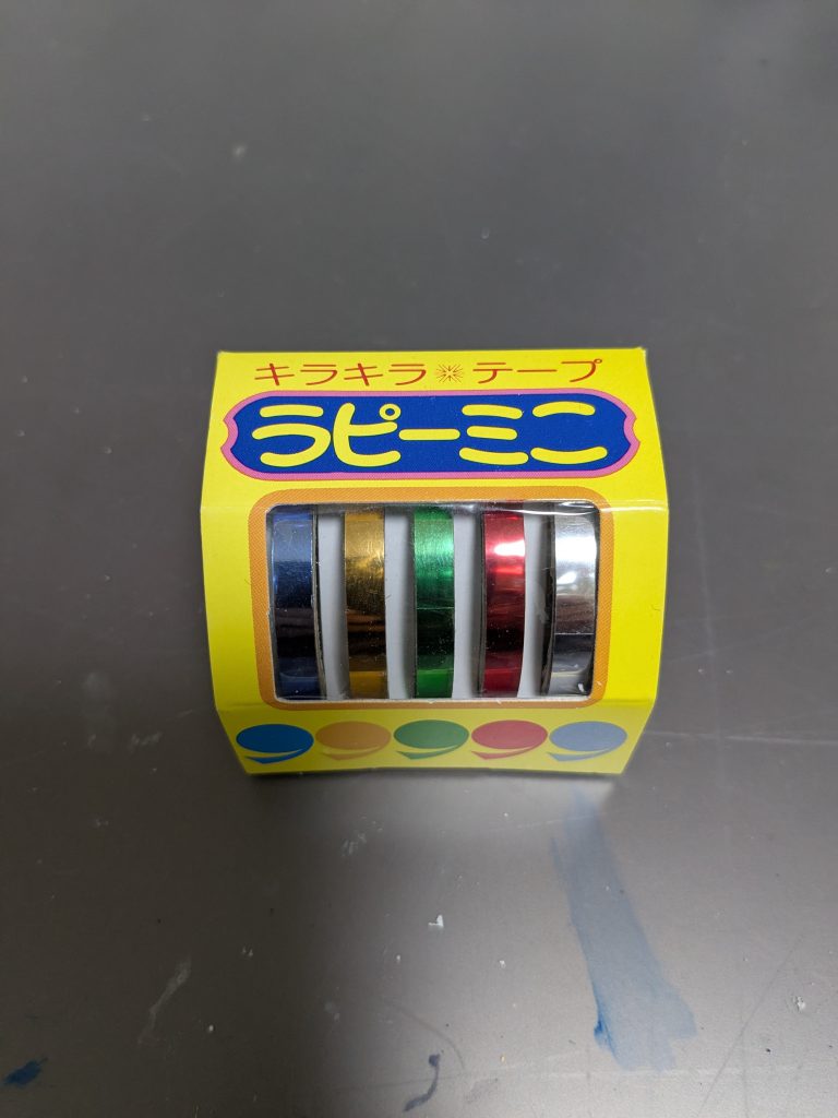 今回初が、カメラ類にキラキラテープを使用。また、これまで缶のサフを使用し、なんか新聞に塗っている方が多いし難しいしと思っていたら、瓶サフの存在を知り使いました。超楽で超綺麗に薄く塗布できて感動しました。