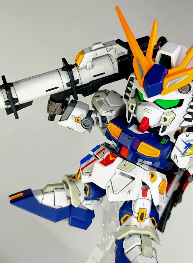 もともとνガンダムのキットなので装備も充実してます。フィンファンネルは集中力が限界だったため組み立ててません。何かで使うか、時間を置いてから装備させますか(笑)