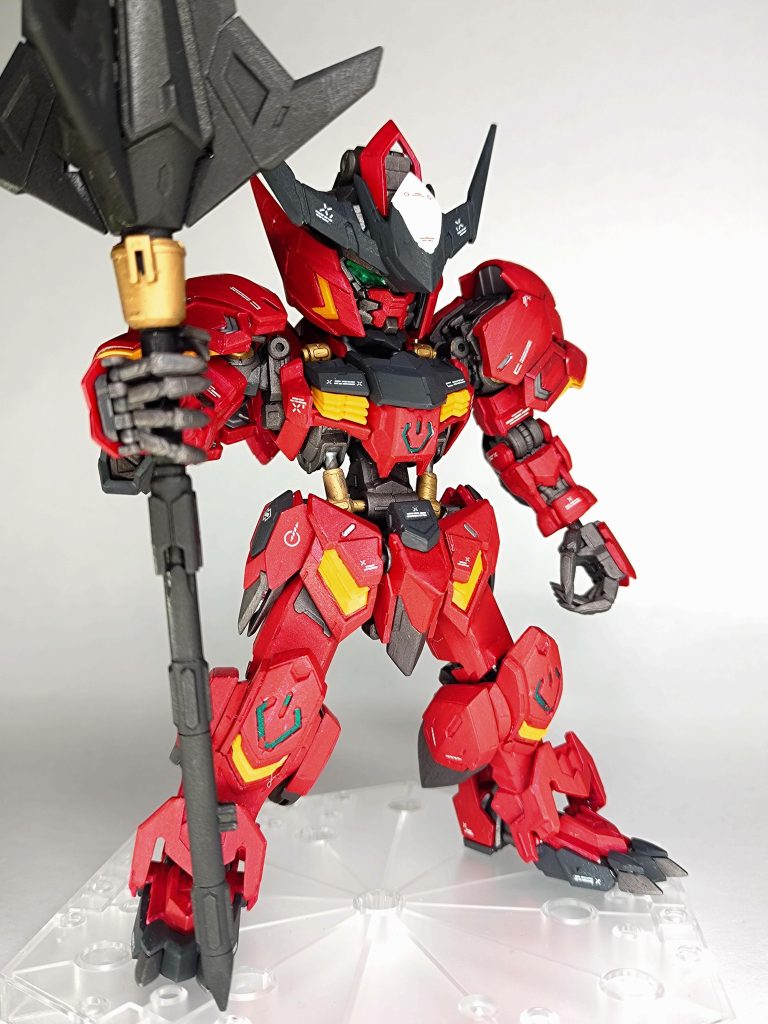 全体の構成がガンダムフレームに装甲を貼り付けた形なので、フレームも地味に塗り分けてます。
