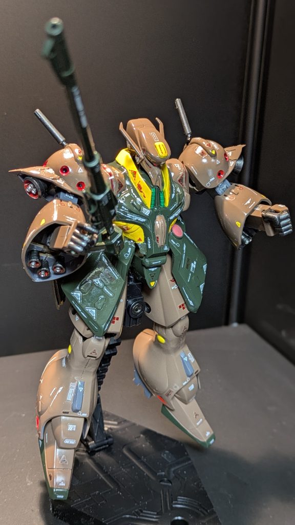 アタマが大きかったので、1ミリ程幅詰め。首が短くて大きなアタマが襟に埋もれてたので、首を伸ばして角度も変えてます