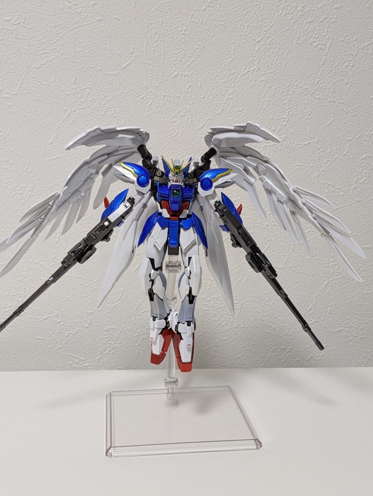 RG原色の色分けを塗装でも再現したかったけど、暗めのホワイトが思ったよりグレーになってしまった、難しい。