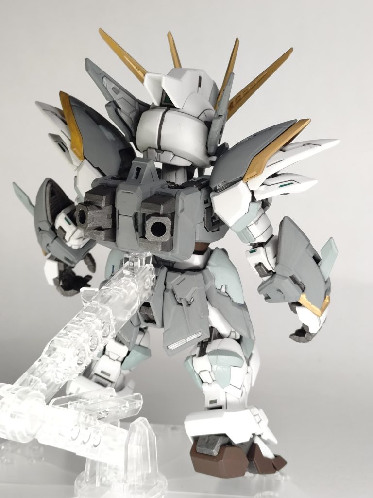 参考にする際に地味に困ったのが、ウイングバインダーが邪魔で本体の配色が見えない角度が多々あったことです(笑)