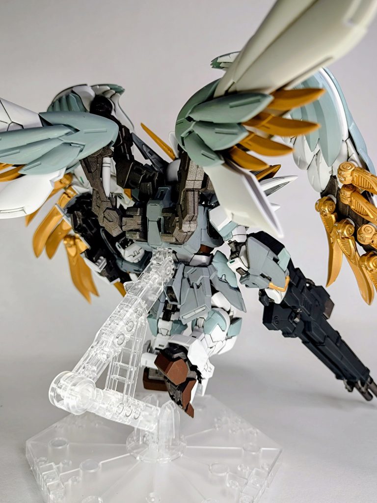 グレー①…ニュートラルグレーグレー②…エアクラフトグレーイエロー…スーパーリッチゴールドレッド…赤褐色ブラック…ミッドナイトブルーフレーム…焼鉄色ホワイトは成形色、差し色でメタリックグリーンを使用しました。シルバーメッキ等はつや消しせずにそのまま使用してます。