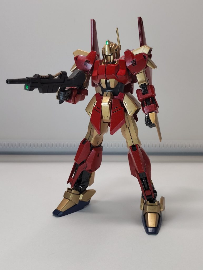 ゴールドとメタリックレッドで塗装しました、つま先はティターンズブルーです、アニメよく見ると赤かと思っていたら青だったよ