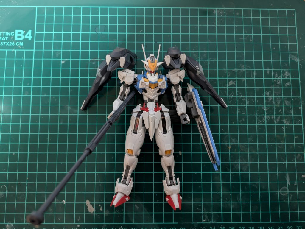 途中経過を確認胴体の延長をしました。それ以外は基本プラ板を切ったり貼ったりの繰り返し。別キットのパーツもそれのおかげで馴染ませることができました。ここから配色を考えるのですが、どうも上手くいかずやり直しを何度か行いました。