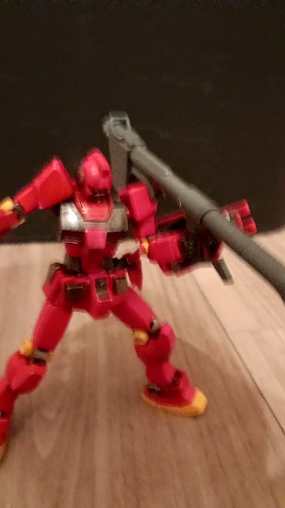 友達にもらったシールドのパーツが足りなかったので、ゴリ押しで、つけれたり、立てれたりするようにしました。