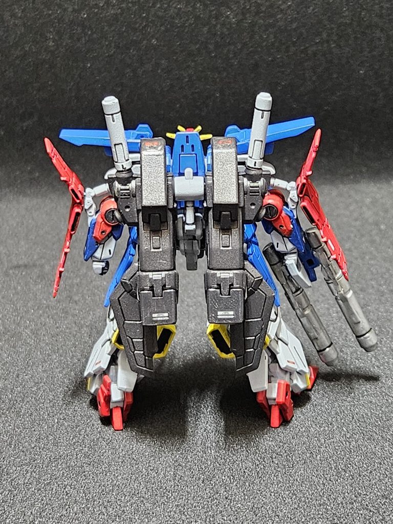 頼もしい背中のイケメン。