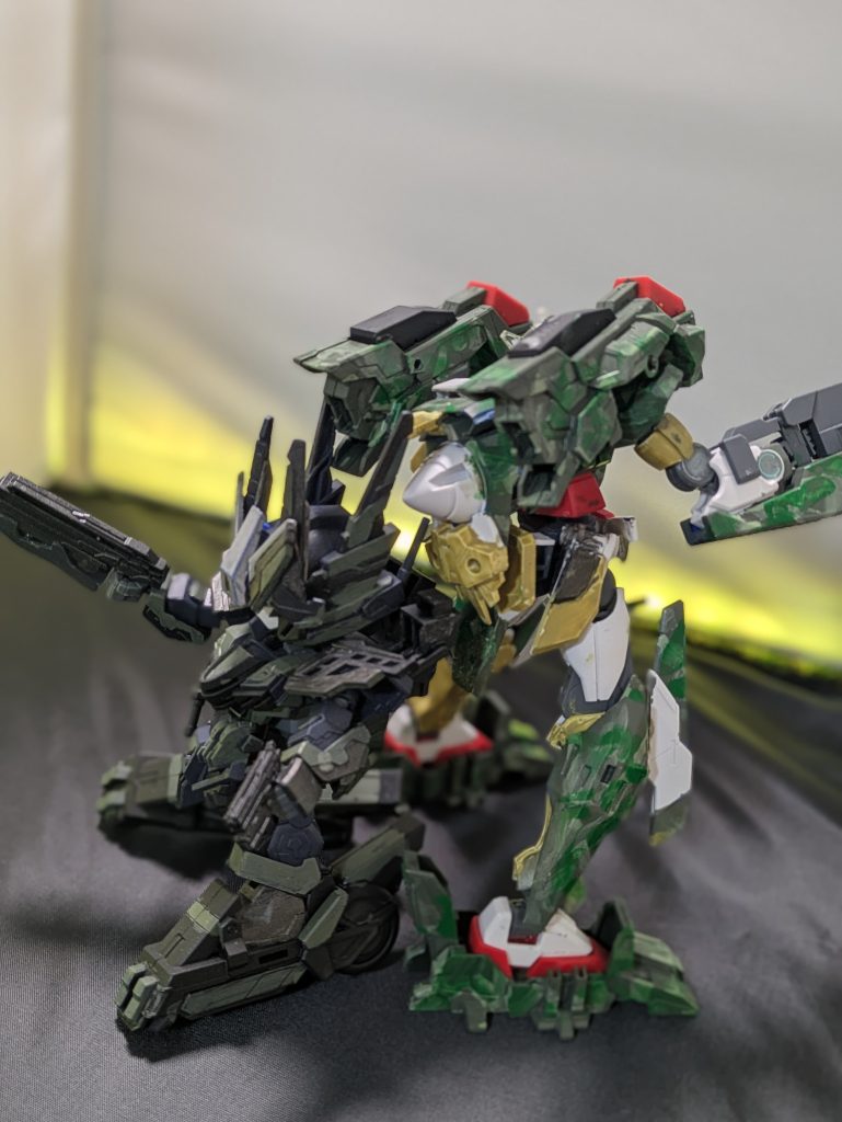 基本的にはガンダムエクシアハザードと一緒に行動する