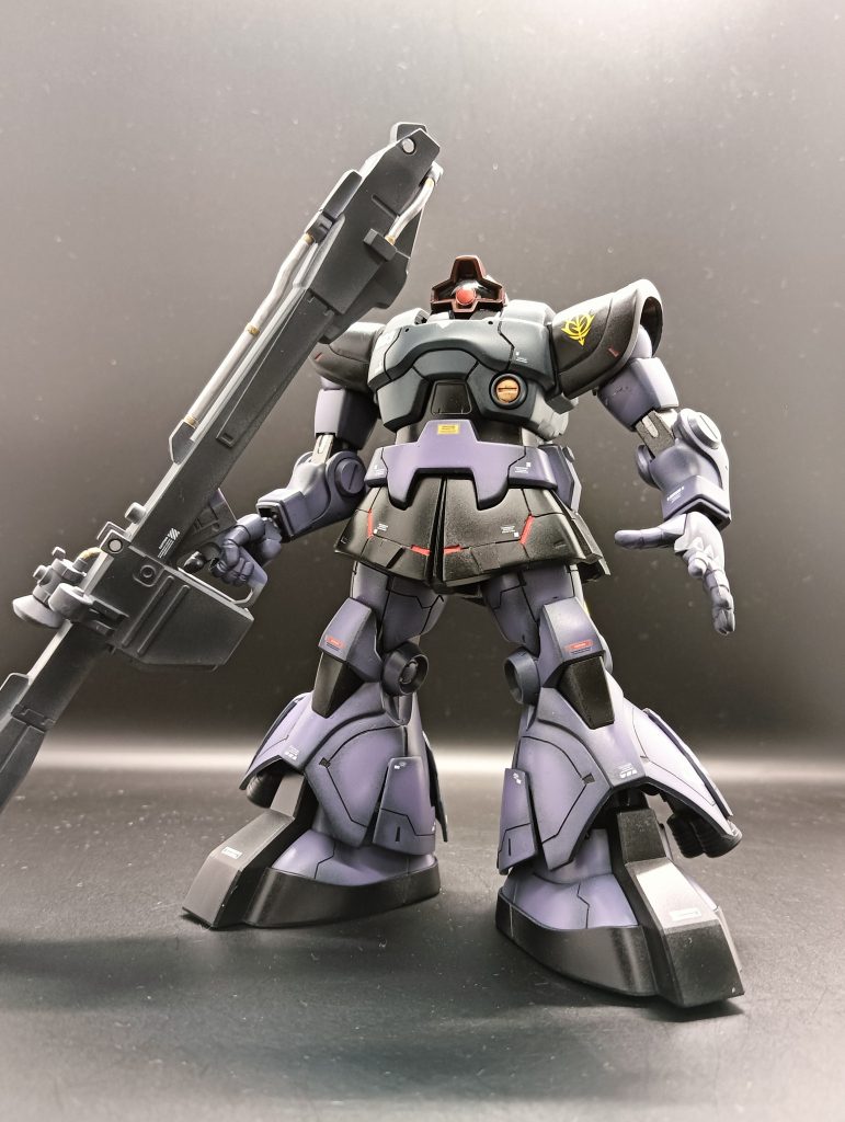 冬は作業部屋が寒すぎて(嫁さんが電気代がもったいないと暖房器具を使わせてくれないので、泣)しばらく冬眠をしておりましたが、そろそろ活動できる時期になって来ました!作れないのに積まれて行くモビルスーツ達の山を崩して行きます(笑)HGリックドムを、サザビーver.kaを参考にディテールアップしました!足の部分をパーツ切り出しし、展開してる感じを出しました!ちなみに接着なので可動はできません……。