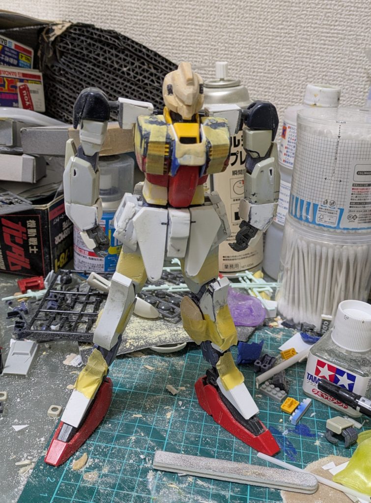 上半身はジャンク品のジムを2つつかって胸のダクト部分を造り、腕、下半身はマークⅡを使用、足首と胸の一部はSガンダムから