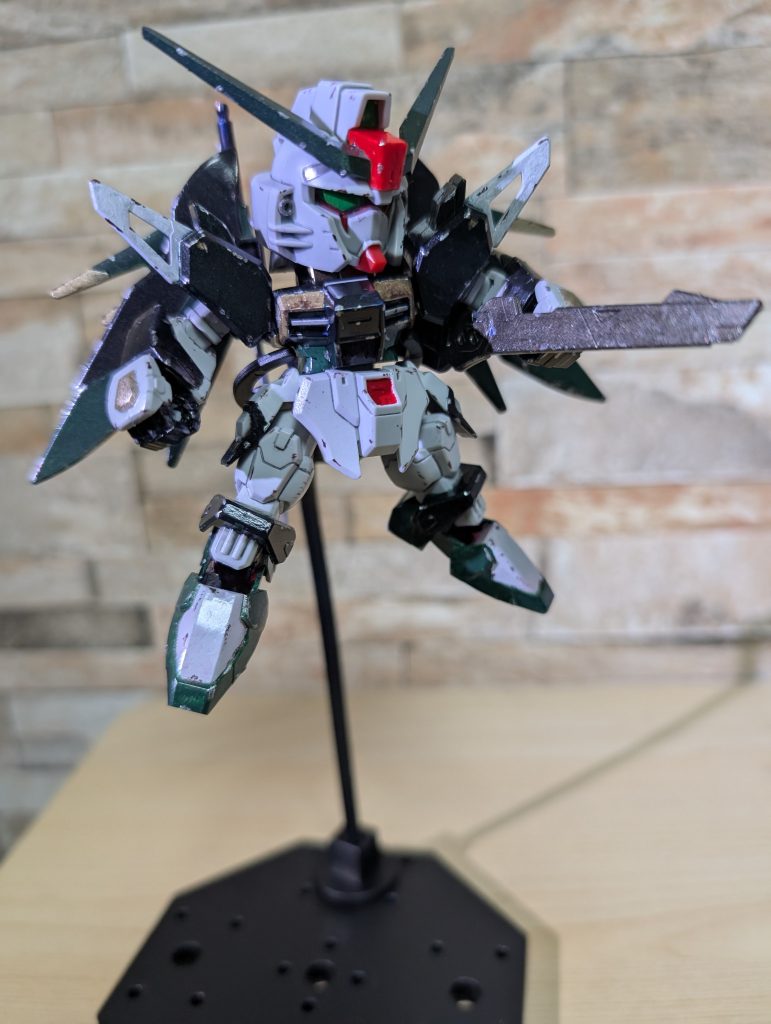 勢いでアンテナを緑で塗ってみたところ、色が少なくなりすぎてちょっと焦りました。土壇場で金色を使ってみたおかげで、ギリギリ雰囲気を保てた気がします。