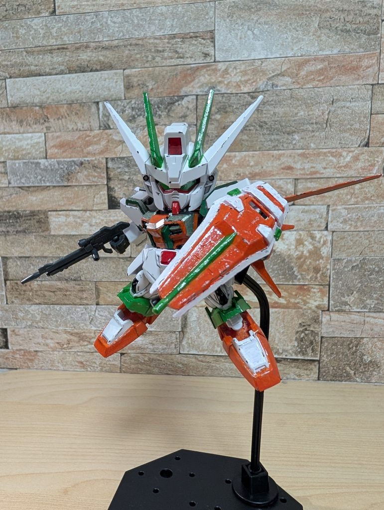 盾もすごく…ニンジンです…。ただ、キット自体は結構トゲトゲしていて、スタイリッシュでカッコいいプロポーションです。