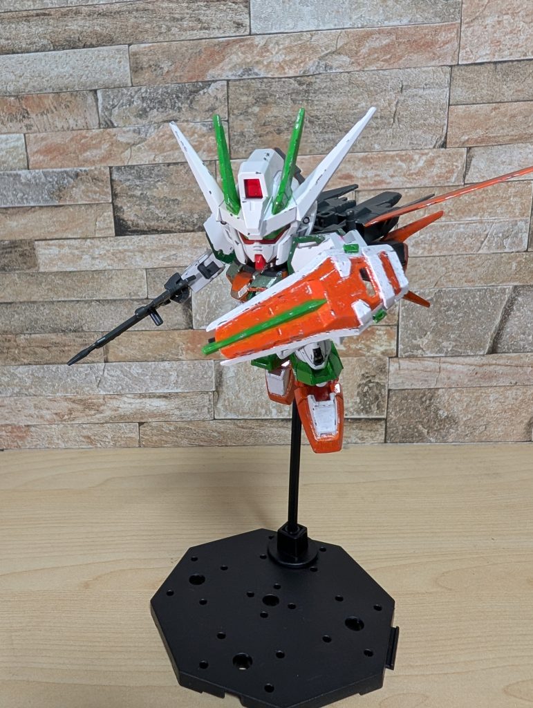 飛行ポーズがカッコよく決まります…!今までの作品と並べると(並べなくても?)違和感が凄いといえば凄いのですが、彩りのある可愛らしい仕上がりになった…ような気がします。