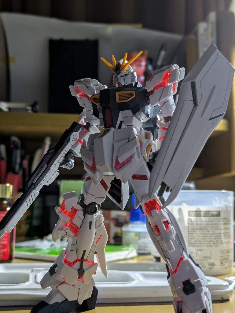 クリアを活かしたまま完成でも良かったんですが、やはりνのサイコフレームは緑色っすよね〜