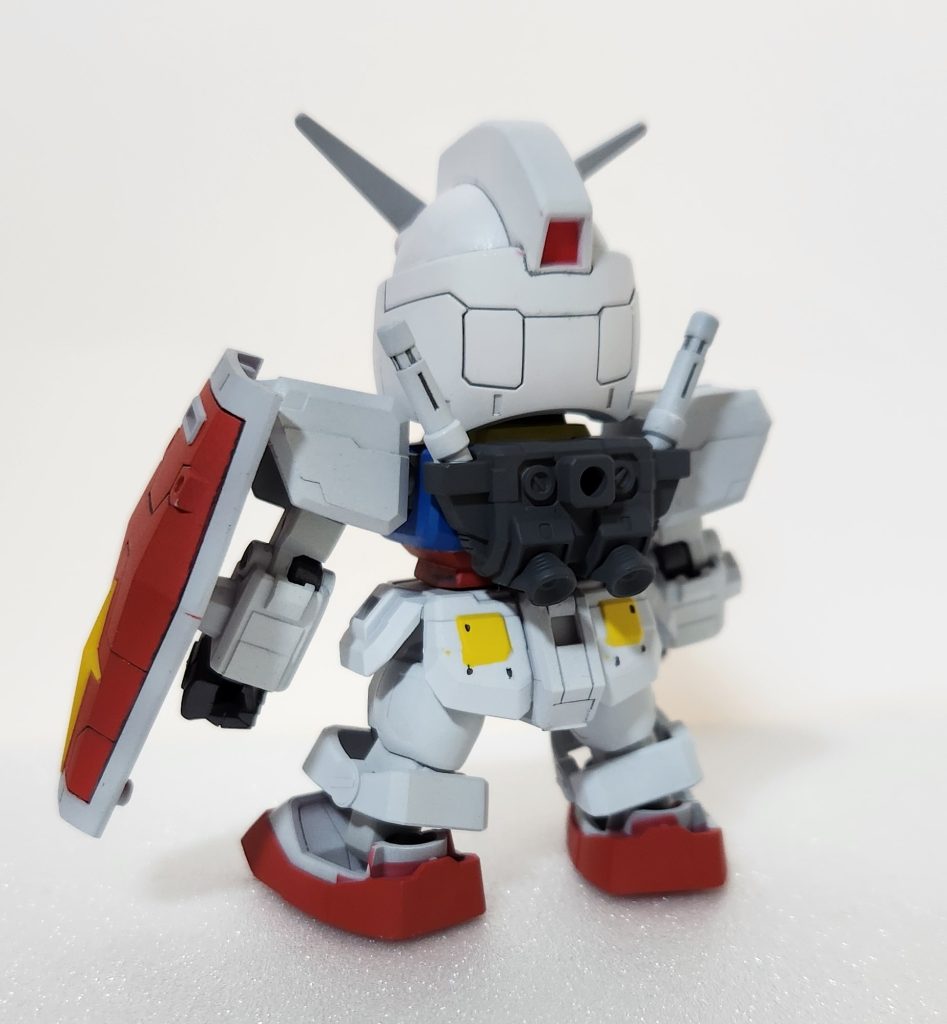 しかし、肉抜き穴埋めや塗り分けの多さに苦戦。HGを完成させるよりも時間がかかりました。 