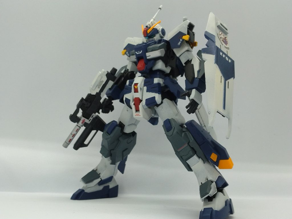 正面ジーラインをベースにプラバンで追加装甲を貼ったり、オリジナルの装甲を貼ってます