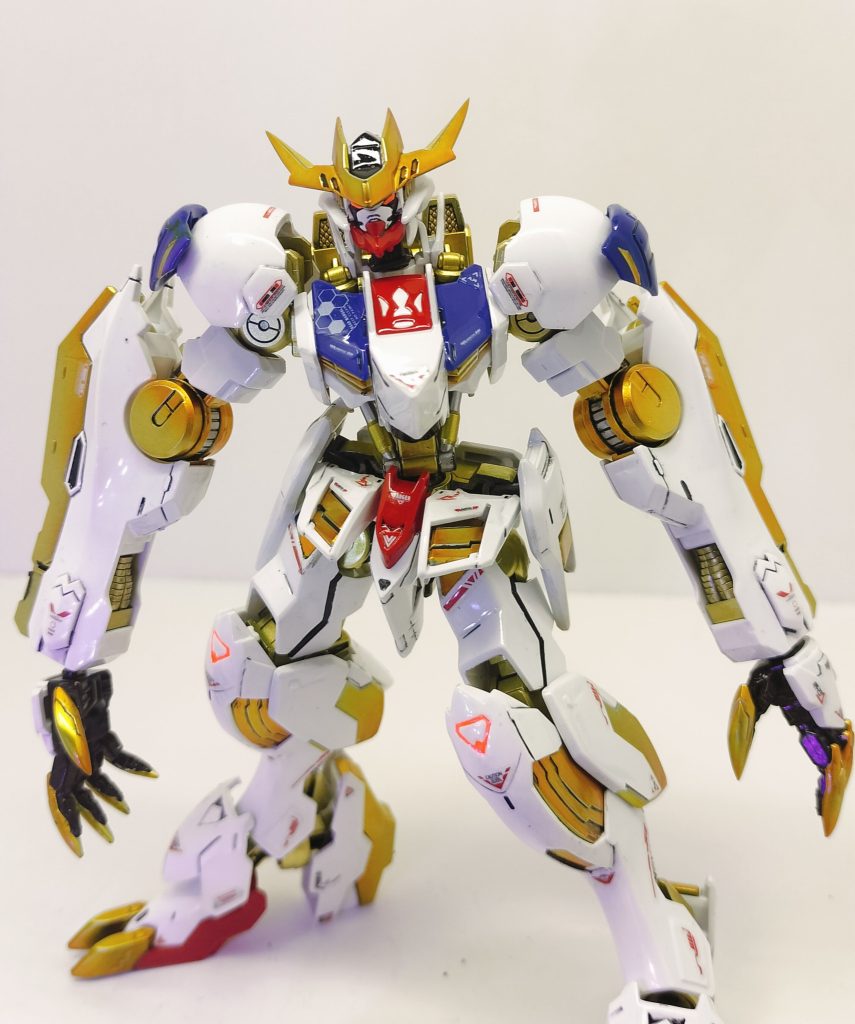 全体図、今回はゴールドフレームでいつも通りのテカテカ光沢。