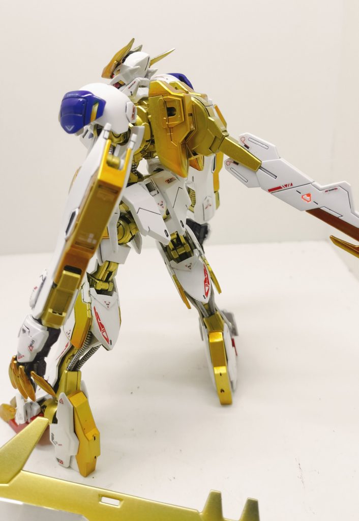 後ろ姿、バルバトス本当にカッコいい。実は一番好きですね。