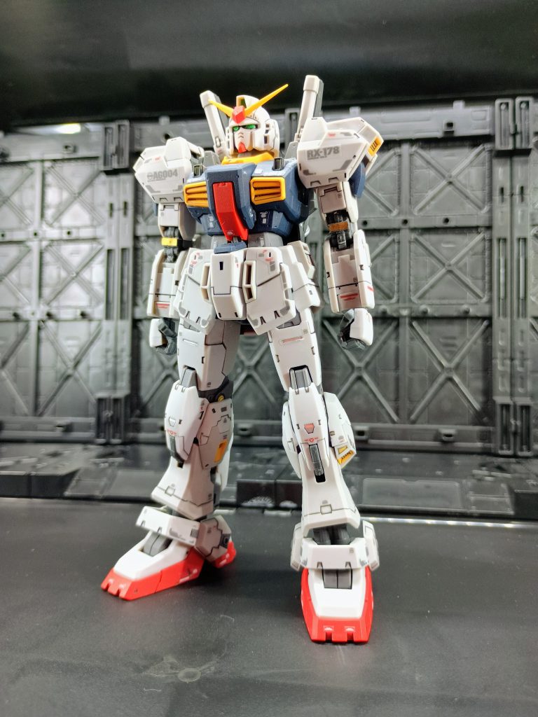 先日マスクの削り出しで口元がいい感じに仕上がったのですが、強度不足になり口元を少し押さえたらへの字部分が割れてしまいました😭