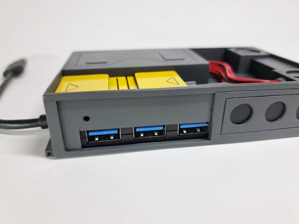 カバーを外すと3口出てきます。