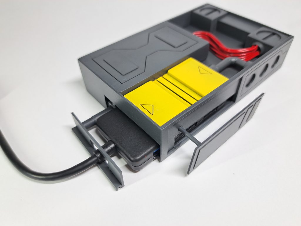 USBハブ本体は着脱式ですので、職場でも安心して使えます。