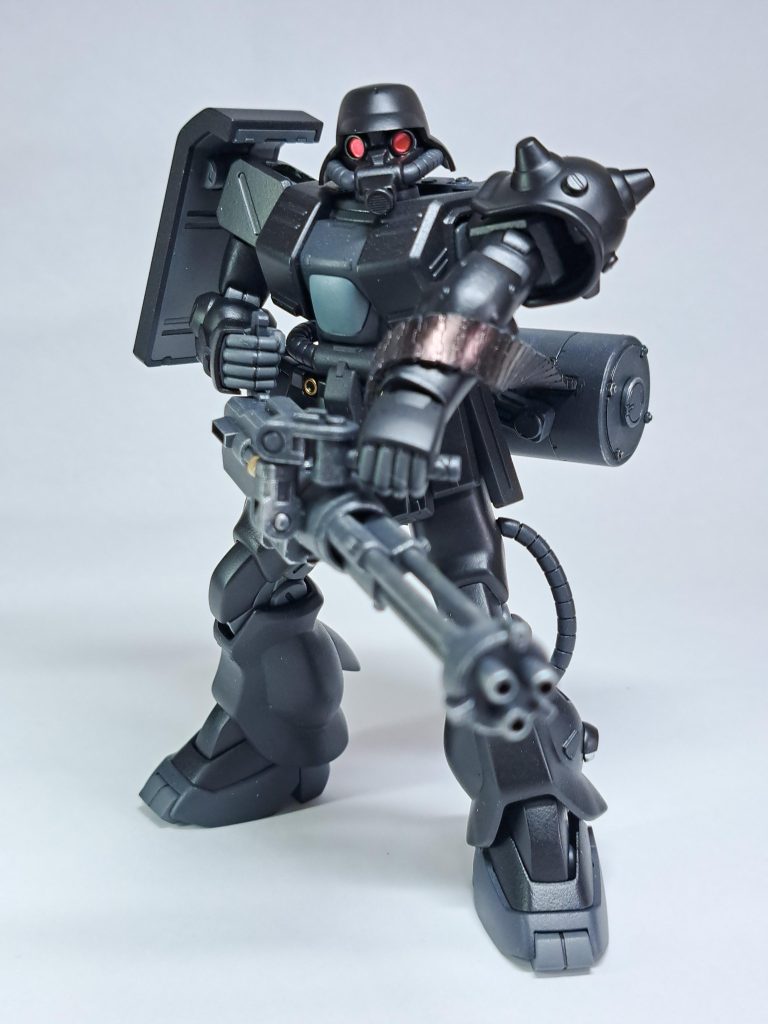 ベースのMSは同じ出渕裕氏のデザインということもあり、ザクⅡFZにしました。武装はゲルググJのマシンガンの方がそれっぽいと思ったのですが、モノが手に入らないのでガトリングにしました。