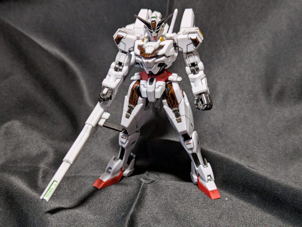 メタリック系はすべてGaahleri 水性 メタリックマーカーで部分塗装しています。発色がよく、乾燥すると筆ムラもほとんど分からないのが素晴らしい。水性なので拭き取りやすいところもプラスポイントですね。光沢についてはあまりギラつきがない光沢未満半光沢以上って感じでした。