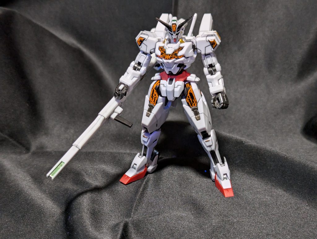 もとがパーメット発光がない真っ黒だったので蛍光塗料筆塗りで描き入れています。(拡大すると塗りの粗さがバレちゃう><)緑部分のみ、ガンマカのメタリックイエローグリーンで塗装してます。