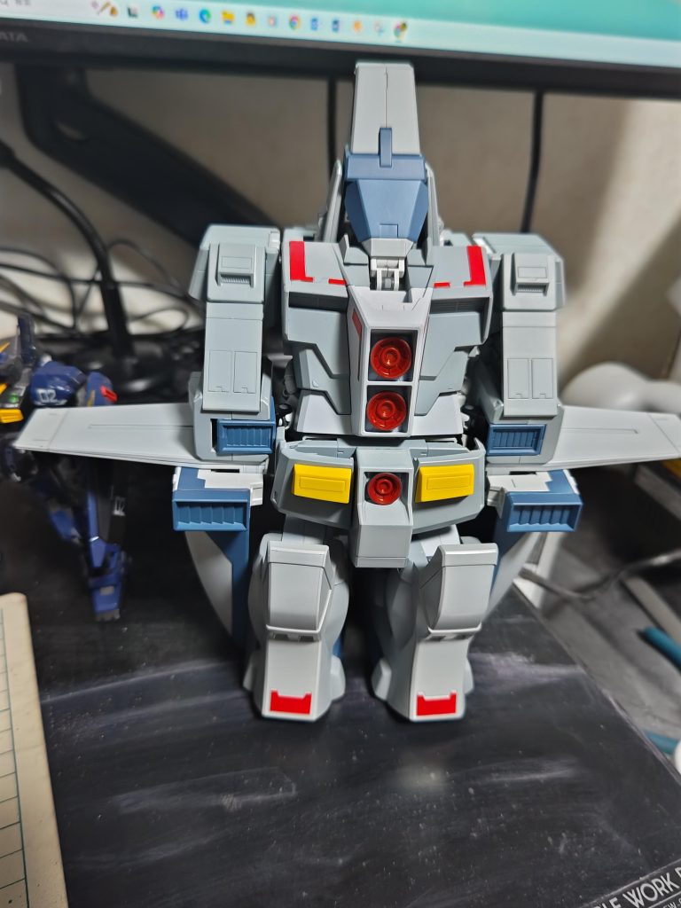 三角ずわ…モビルフォートレス形態で一枚( ﾟ∀ﾟ)ﾉ購入から長らく押し入れに眠らせていたキット故か、一部パーツの噛みが悪かったり、合わせ目が目立ったりと大変でした(*´･ω･)