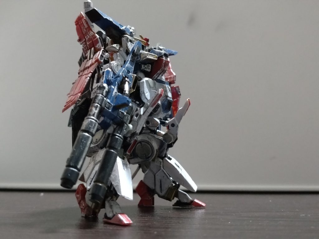 下からの写真がめっちゃ似合ってカッコいい...うまいなぁ...これ作った人天才だなぁ...|ω•*`)ちら