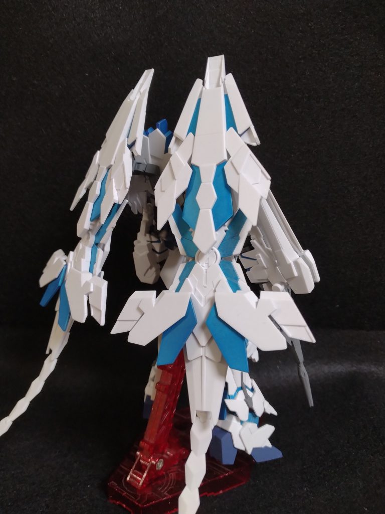 スミ入れをしていないので、写真だとアームドアーマーDEがのっぺりした感じになってしまいましたが、実物はいい感じです。アームドアーマーDEは、NT版だと上げすぎだし、GFT版だと縮こまっている感じでした。ペリフェクは高さ、開き方ともにいい。