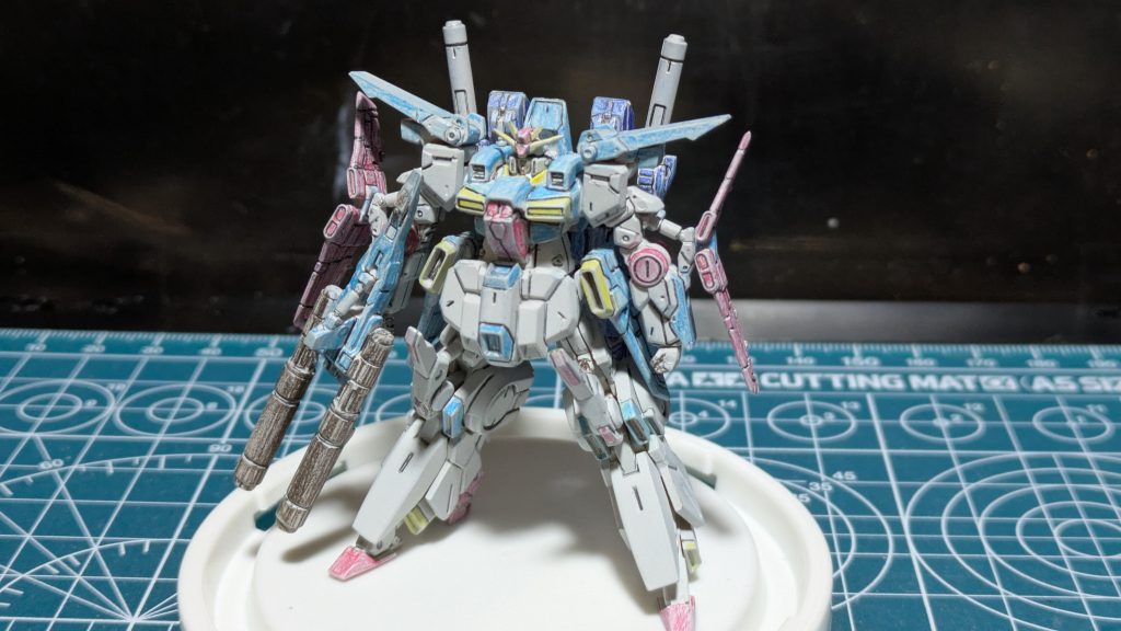 今回はやや間が空いてしまいましたがアーティファクトシリーズのZZです。特に改造もしておらず、他に素晴らしいアーティファクトZZを投稿されている方が大勢いらっしゃるので細かい紹介は割愛しちゃいますwラピッドシンナーで薄めたライトグレーのサーフェイサーで真っ白にしてから色鉛筆でササッと塗って、0.2mmのシャーペンでスミ入れしただけなのでそれほど時間はかかりませんでした。まあ、アーティファクトシリーズでないと普通に塗ったほうが時間短縮できるだけですがw