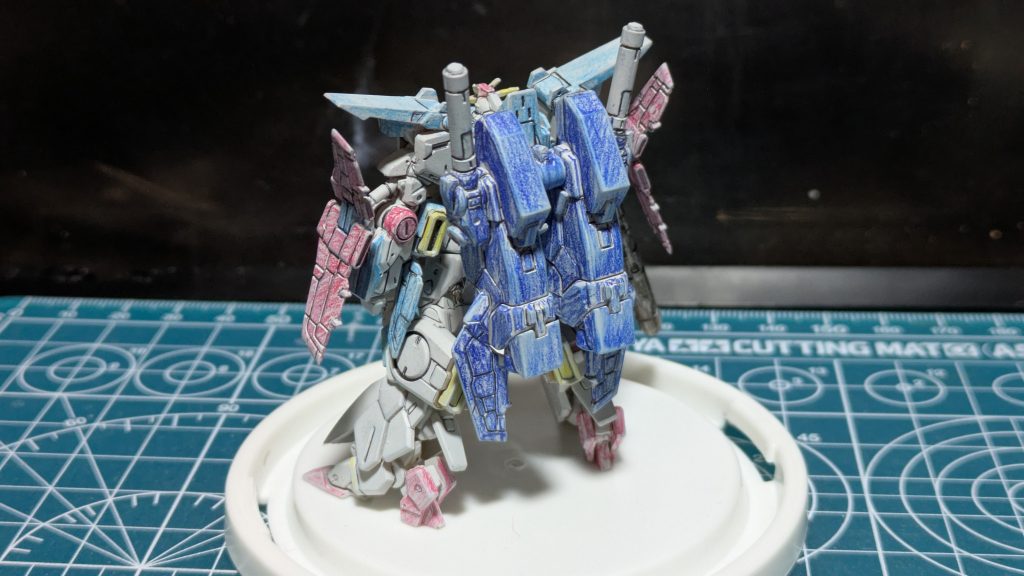 バックパックはほぼ青一色な為に凄いムラが目立ちます。おそらく計算のうちです。