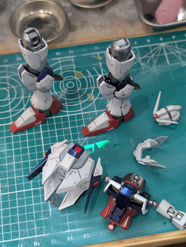 スジ彫りはまだまだ未熟で左右差があったりミスが目立ちますが、何回もチャレンジして少しずつ上達します!