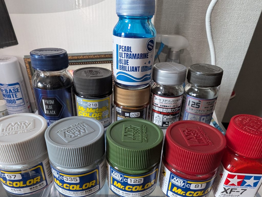 今回使ったカラーです、これにEXクリアーとセミグロスのトップコートを使いました。SPECII用の水性カラーが発売されたので使ってみましたが希釈が難しくて断念😭