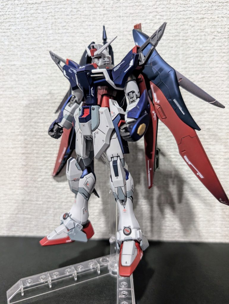 足元のスカート部位はジャンク品で買ったHGバンシィと初期MGザクの余剰パーツの組み合わせマスオさんのデスティニー作例を見て似たような感じで真似させて頂きました。